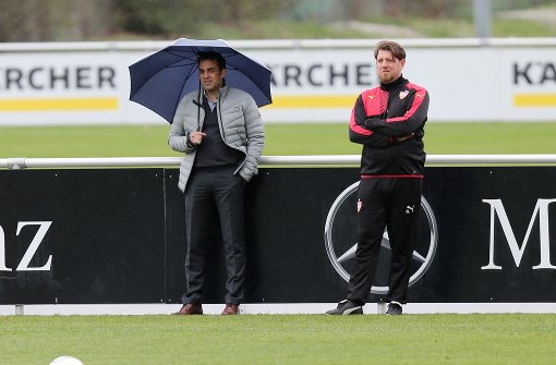 Nach Robin Dutt (li.) ist wohl auch Philipp Laux beim VfB bald Geschichte Foto: Baumann