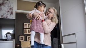 Frühe Hilfen in Stuttgart: Frau Hoffmann und ihre Sonnenkinder – warum die    Baby-Patin  viel Spaß hat