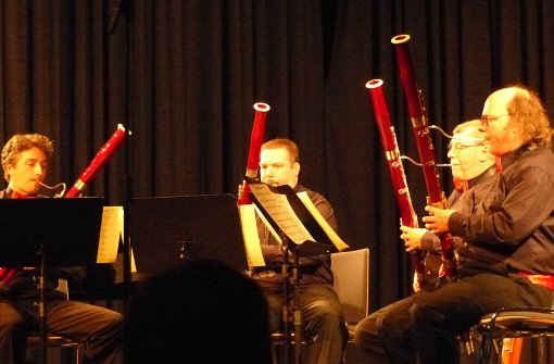 Vier, die ihrem Instrument auch Kunststückchen entlocken: das SWR Swing Fagottett. Foto: Hans-Dieter Wolz