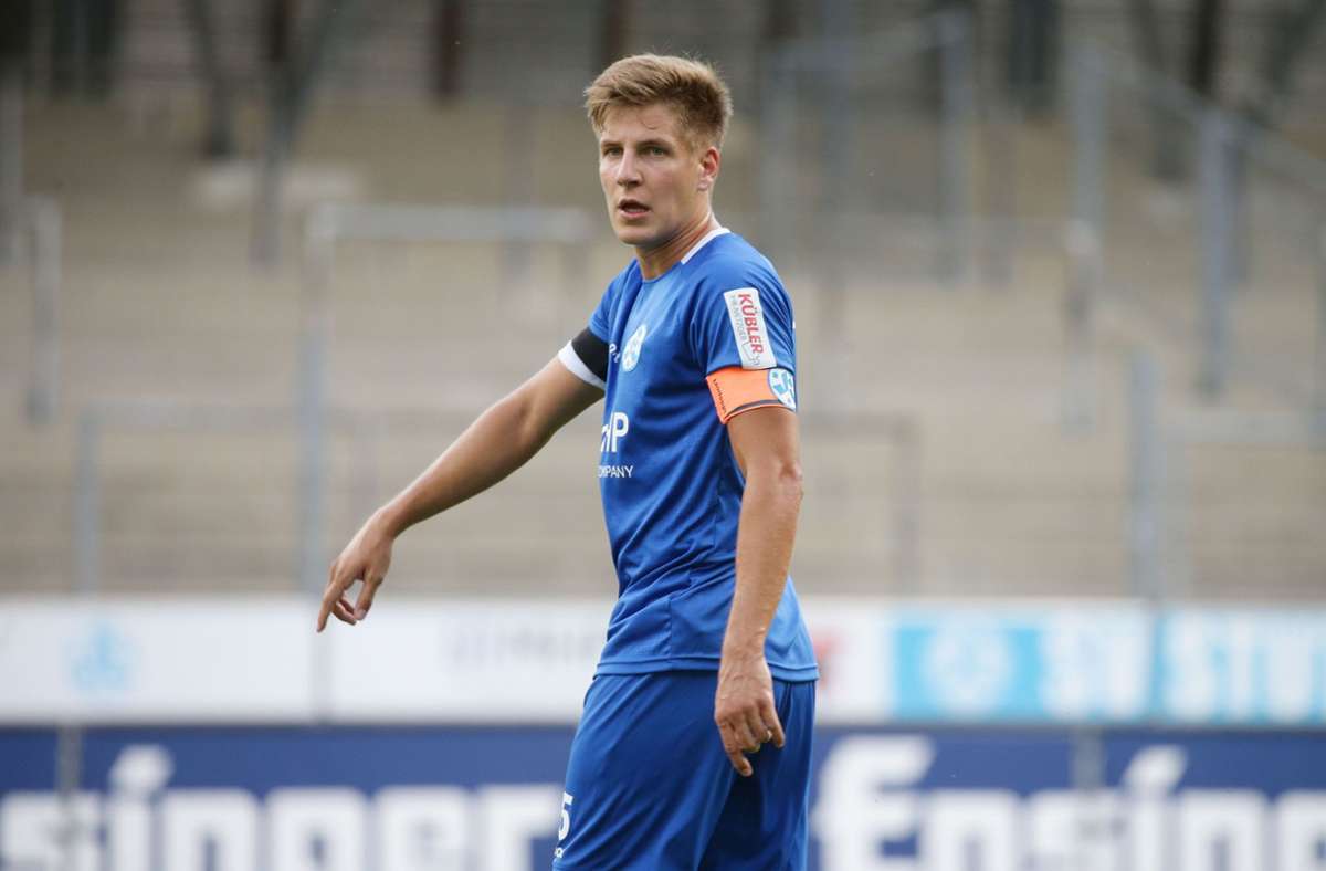 Nico Blank führte die Blauen gegen den 1. Göppinger SV als Kapitän aufs Feld. Endgültig geklärt wird die Spielführer-Frage in dieser Woche.