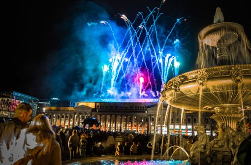 Im vergangenen November hat zum vorerst letzten Mal ein Musikfeuerwerk über dem Schlossplatz die lange Einkaufsnacht gekrönt. Foto: Lichtgut/Julian Rettig