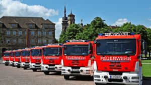Stolz präsentierte die Stuttgarter Berufsfeuerwehr 2013 acht neue Feuerwehrfahrzeuge. Ist für sie zuviel bezahlt worden? Foto: Feuerwehr Stuttgart