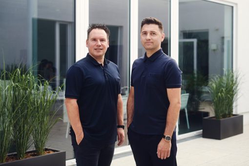 Simon Reuter und Daniel Sugg haben seit 2019 die Geschäftsführung von robos-labels inne. Foto: robos-labels
