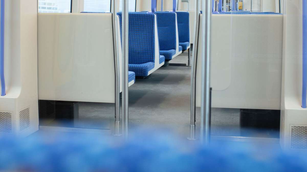 Vorfall in Stadtbahn nach Ostfildern: Mann richtet Softairpistole auf Fahrgäste