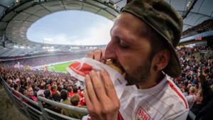 Fußballfans gleich Fleischesser? Nicht unbedingt, beim VfB ist etwa jede fünfte verkaufte Speise vegan. Foto: Lichtgut// Zweygarth