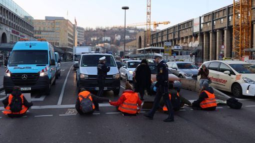 Straßenblockade am Stuttgarter Hauptbahnhof Anfang Januar: Solche Bilder soll es künftig nicht mehr geben. Foto: 7aktuell.de/Andreas Werner