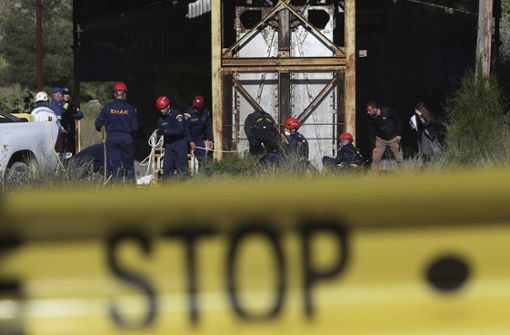 Die Polizei sucht in einer gefluteten Mine nach weiteren Leichen: Wie viele Frauen und Mädchen hat der Täter auf dem Gewissen? Foto: AP