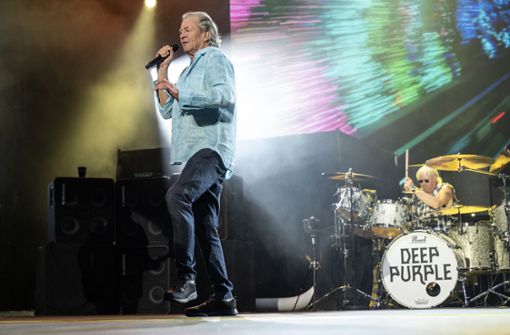 Ian Gillan am Mikro – Deep Purple hat bei den Jazz Open in Stuttgart die Hauptbühne bespielt. Foto: REINER PFISTERER/REINER PFISTERER