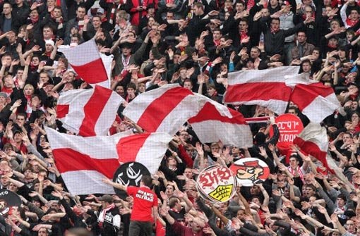 VfB-Fans unterstützen ihren Verein auch am Samstag gegen Mainz Foto: Baumann