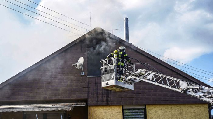 Hausbrand in Wernau: Hoher Schaden nach Feuer im Dachstuhl