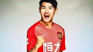Hanchao Yu ist mittlerweile nicht mehr so glücklich – er hat seinen Job als Fußballer verloren. Foto: imago