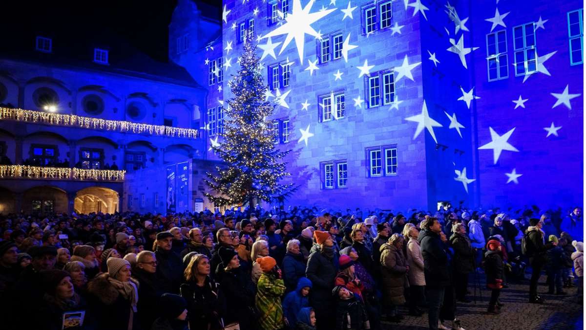 Eröffnung  Stuttgarter Weihnachtsmarkt: Der weihnachtliche Geist schwebt wieder über der Stadt