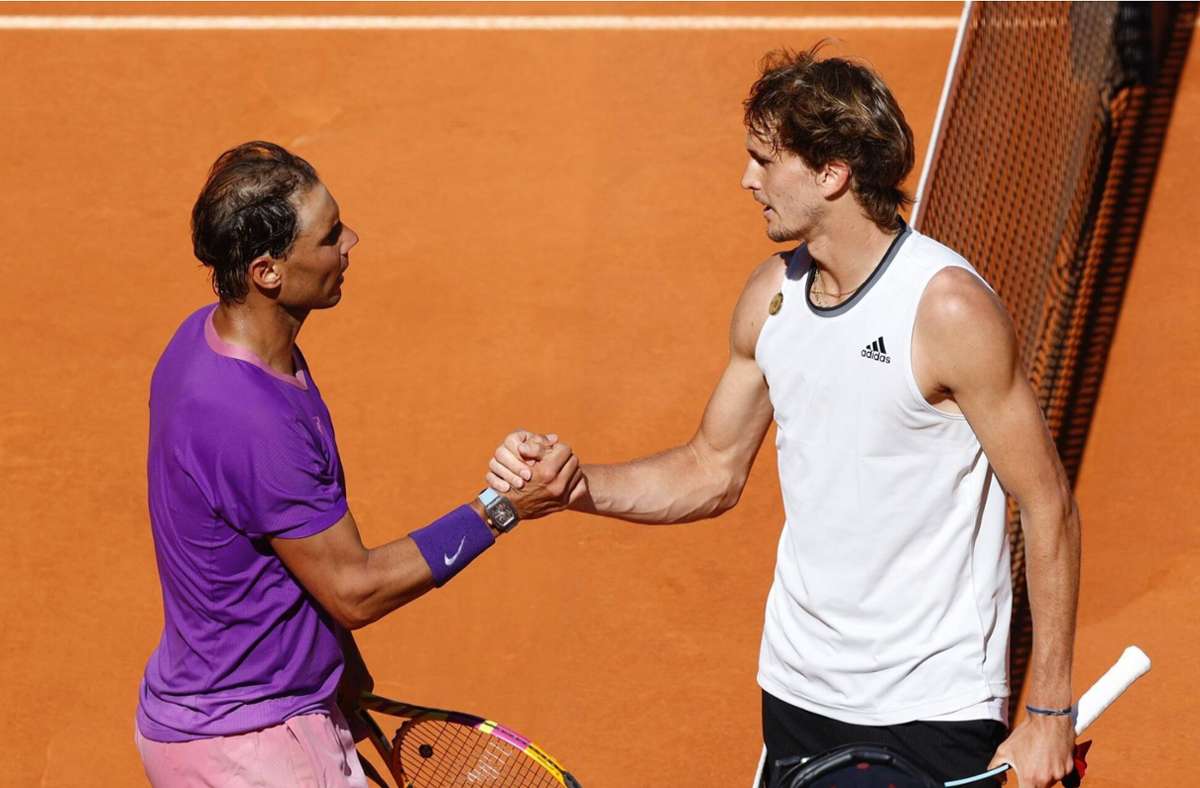 Mai 2021: Alexander Zverev (re.) beim Handshake mit Rafael Nadal beim Masters in Madrid.