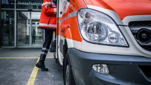 Ein unbekannter Mann hat in Ludwigsburg einen Sanitäter angefahren (Symbolbild). Foto: Lichtgut/Max Kovalenko