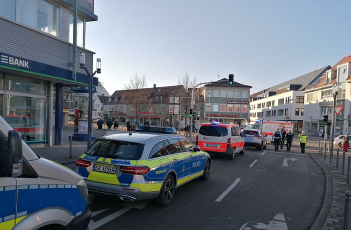 Unfall in Stuttgart-Weilimdorf: Auto und Fußgängerin kollidieren – 84-Jährige schwer verletzt