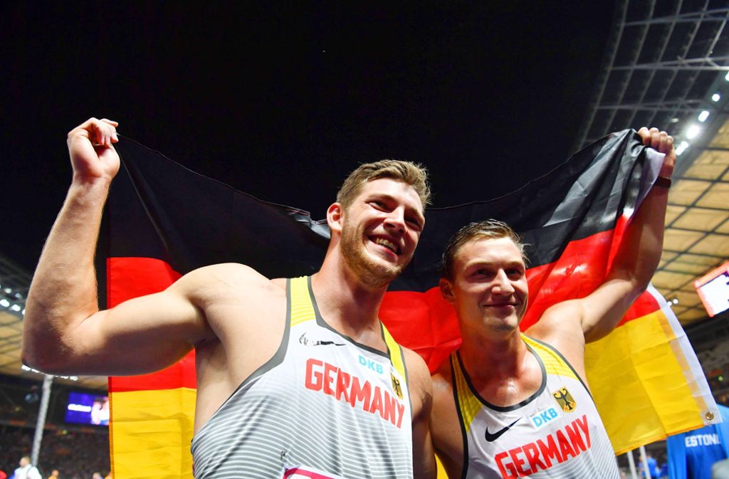 Sie sind gute Kumpels und erbitterte Rivalen: Andreas Hofmann (links) und Thomas Röhler. Foto: AFP/Andrej Isakovic