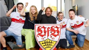 Adventskalender des VfB wird in Waiblingen bestückt