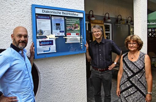 Rainer Bauer, Willi Kemmler und Angelika Rosenbohm (von links) betreiben die ehrenamtliche Schuldnerbegleitung der Diakonie. Foto: Oliver von Schaewen