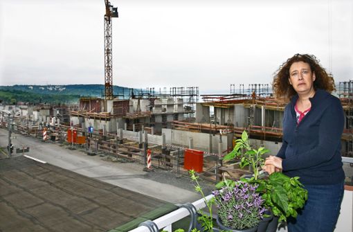 Margit Haag auf ihrem Balkon Foto: Ines Rudel