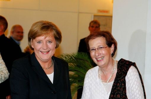 Angela Merkel würdigt die verstorbene Heide Simonis. Foto: IMAGO/Eventpress Herrmann