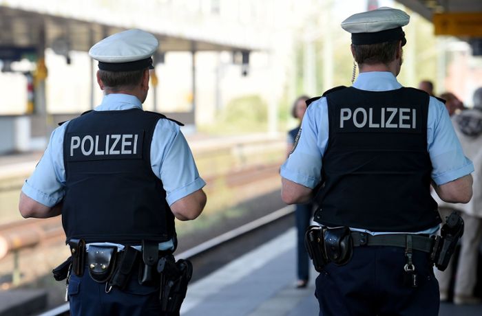 IRE von Stuttgart nach Karlsruhe: Fahrgast spuckt Kontrolleurin ins Gesicht