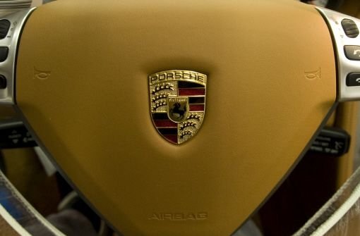 Für die Stuttgarter Hersteller Daimler und Porsche bleiben die Aussichten rosig. Foto: dapd