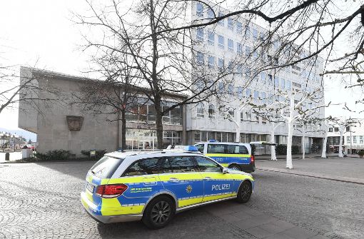 Die Polizei hatte am 3. März das Rathaus in Gaggenau geräumt und durchsucht. Ein Sprengsatz wurde nicht gefunden. (Archivfoto) Foto: dpa