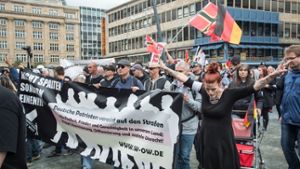 Die Initiative „Widerstand Ost/West“ hat in Frankfurt demonstriert.  Foto: Getty Images Europe