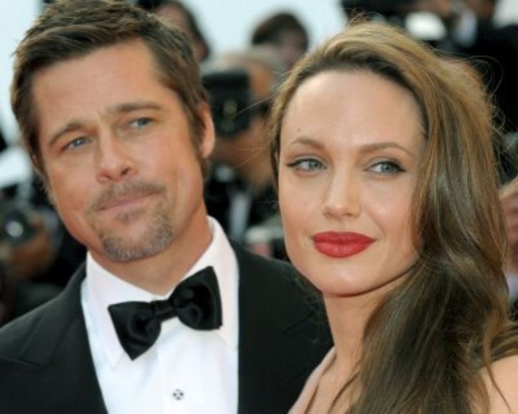 Liebes-Aus für Hollywoods Traumpaar? Einem Bericht der britischen Zeitung News of the World zufolge sollen Brad Pitt und Angelina Jolie bereits Anfang Januar einen Trennungsvertrag unterschrieben haben.