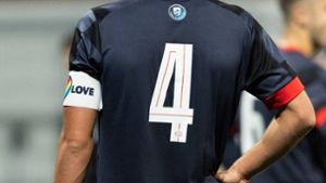 Die Aktion, eine bunte Armbinde als Symbol der Vielfalt zu tragen, wurde vom  niederländischen Verband KNVB gestrichen. Foto: IMAGO/Pro Shots