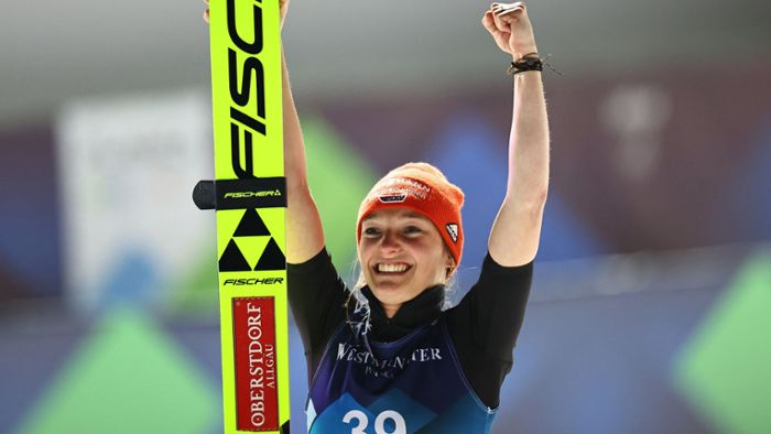 Skispringerin Katharina Althaus holt Gold