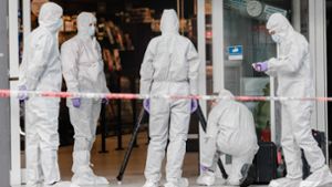 Der Messerstecher hatte am Freitagnachmittag nach Angaben der Polizei in einem Supermarkt in Hamburg-Barmbek einen Menschen erstochen und vier weitere verletzt. Foto: dpa