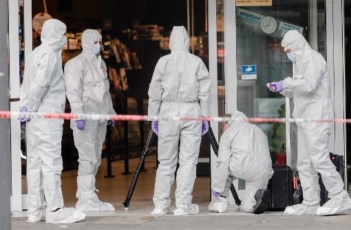 Der Messerstecher hatte am Freitagnachmittag nach Angaben der Polizei in einem Supermarkt in Hamburg-Barmbek einen Menschen erstochen und vier weitere verletzt. Foto: dpa