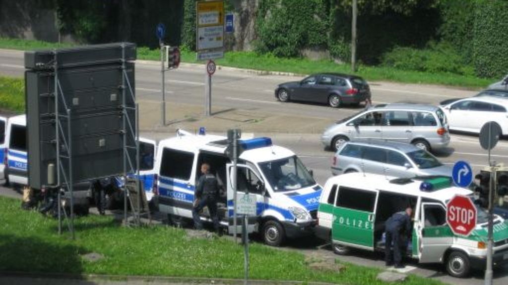 Cannstatter Straße: Polizeifahrzeuge krachen ineinander