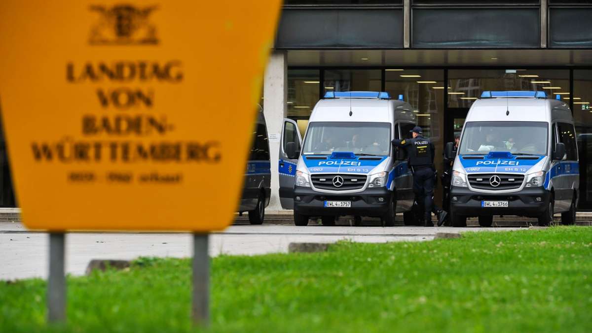 Nach Ausschreitungen in Stuttgart: Lage am Eckensee bleibt ruhig – verstärkte Polizeipräsenz