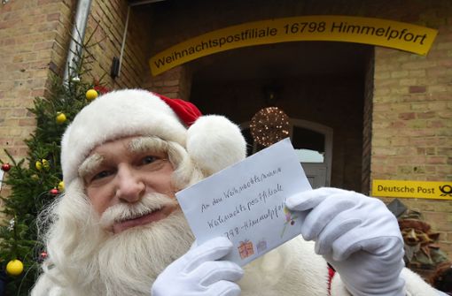 Der Weihnachtsmann erwartet auch in diesem Jahr wieder hunderttausende Briefe in der Postfiliale Himmelpfort. Foto: dpa