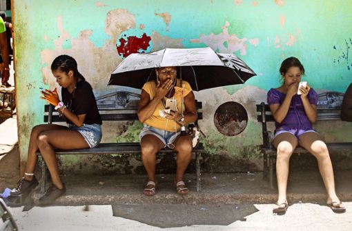 Seit dem 6. Dezember vergangenen Jahres haben die Kubaner zwar Internet – dafür gehen jetzt Essen und Hygieneprodukte zur Neige. Foto: dpa