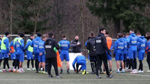 Am 16. Januar versammelt Mustafa Ünal seine Spieler zum ersten gemeinsamen Training 2024. Foto: Pressefoto Baumann/Julia Rahn