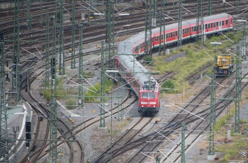 Wegen Weichen- und Signalstörungen ist es am Dienstagmorgen zu Ausfällen und Verspätungen bei der S-Bahn gekommen (Symbolbild). Foto: dpa