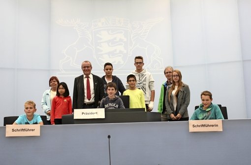 Die Kinder haben Thomas Reusch-Frey im Landtag besucht. Foto: Büro Reusch-Frey