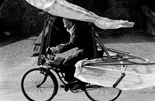Gustav Mesmer auf einem seiner Flugräder Foto: Stefan Hartmaier/Mesmer Stiftung