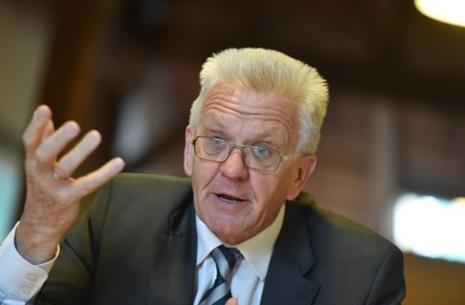 Gibt seinem Staatssekretär Rückendeckung: Ministerpräsident Winfried Kretschmann Foto: dpa