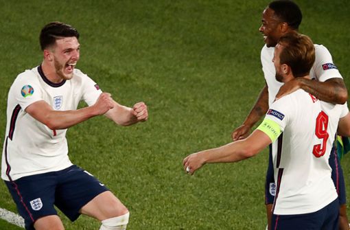 Harry Kane freut sich mit seinen Teamkameraden über den Sieg der Engländer im Viertelfinale der EM. Foto: AFP/ALESSANDRO GAROFALO