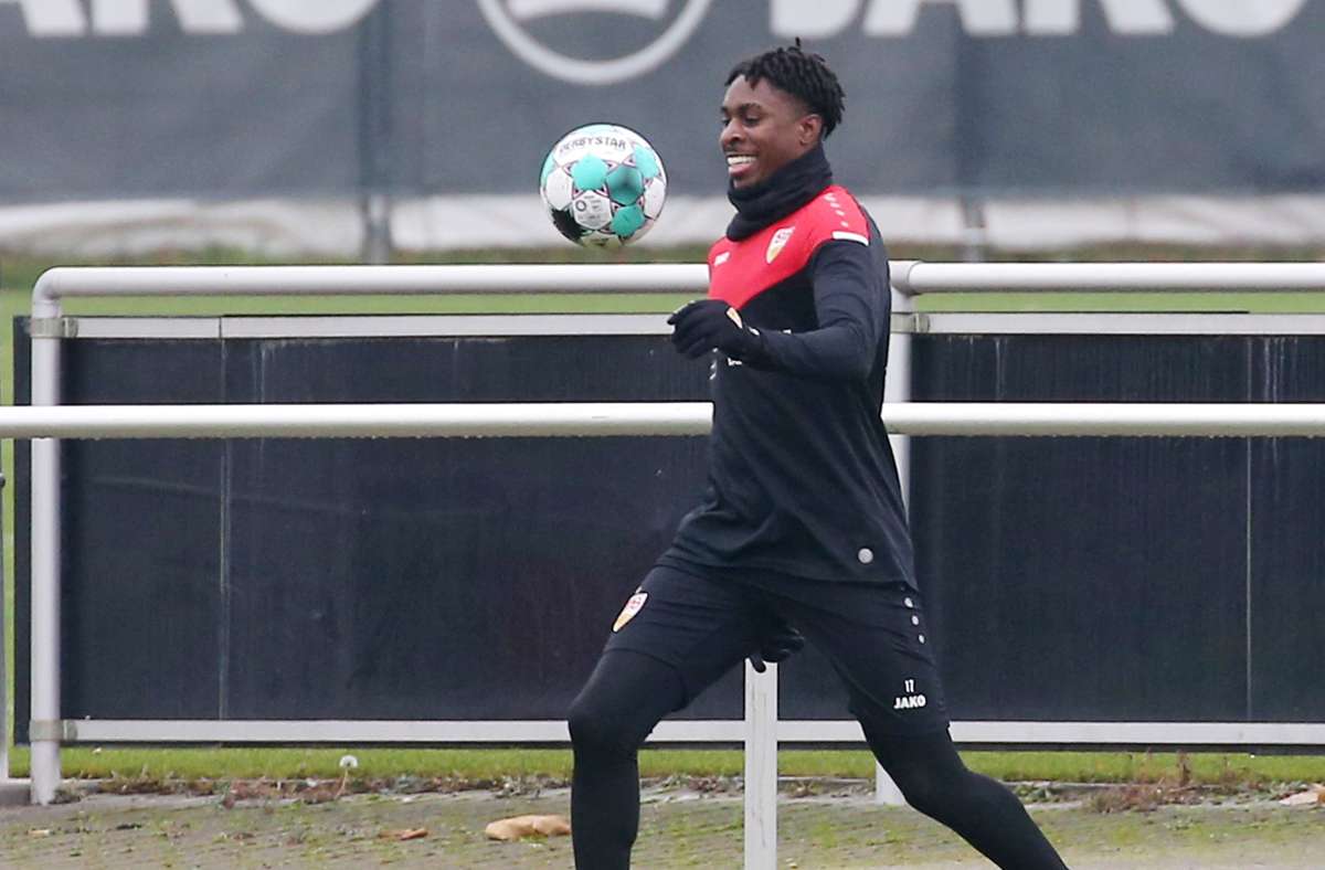 Maxime Awoudja stand beim VfB Stuttgart nach langer Zeit wieder auf dem Trainingsplatz.