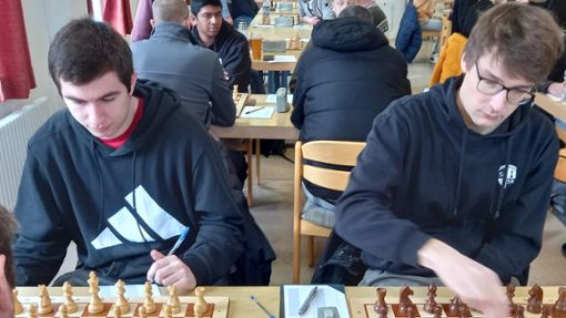 Gegen Ludwigsburg II punkteten an den Spitzenbrettern der Schachfreunde Marc Schallner (links) und Mannschaftsführer Julian Maisch Foto: Armin Winkler