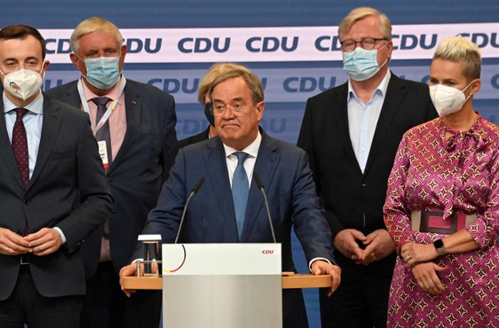 Bundestagswahl 2021: Wer ist die Frau neben Armin Laschet?