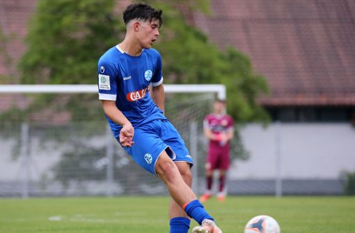 Der Siegtorschütze: U19-Akteur Marko Pilic traf für die die Stuttgarter Kickers beim SV Oberachern per Kopf. Foto: Pressefoto Baumann/Julia Rahn