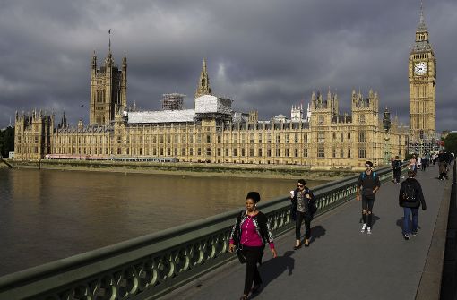Vor dem Londoner Parlament ist ein Verdächtiger festgenommen worden. Foto: AP