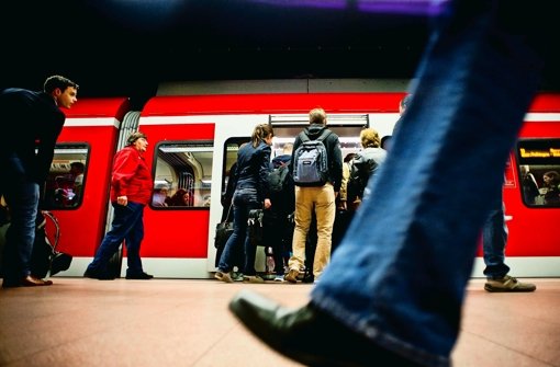 Die Stuttgarter S-Bahn fährt während des neuerlichen Streiks der Lokführer deutlich seltener als sonst – dafür mit mehr Platz in Langzügen Foto: Lichtgut/Max Kovalenko