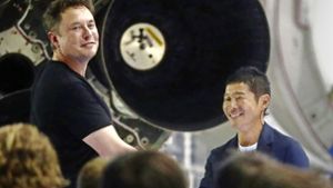 Elon Musk (links) freut sich über seinen ersten Passagier  Yusaku Maezawa. Foto: Getty